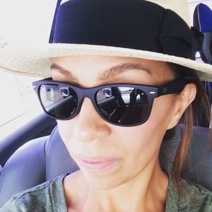 Meet your Posher, Denise